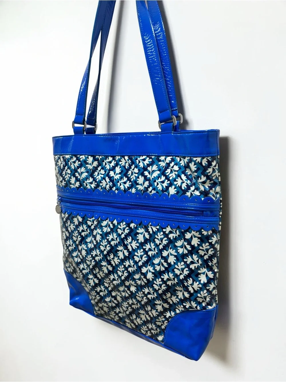 2010 Vera Bradley Frill Everything Nice Tote Blue Lagoon Glossy Shoulder Bag